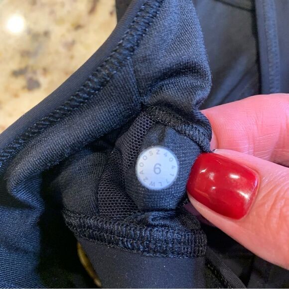 Lululemon Colour Me Quick Bra Size 6 - Picture 3 of 6